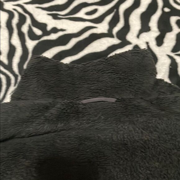 The North Face Women's Black plush fuzzy full zip collar sweater Jacket size S - Picture 5 of 9